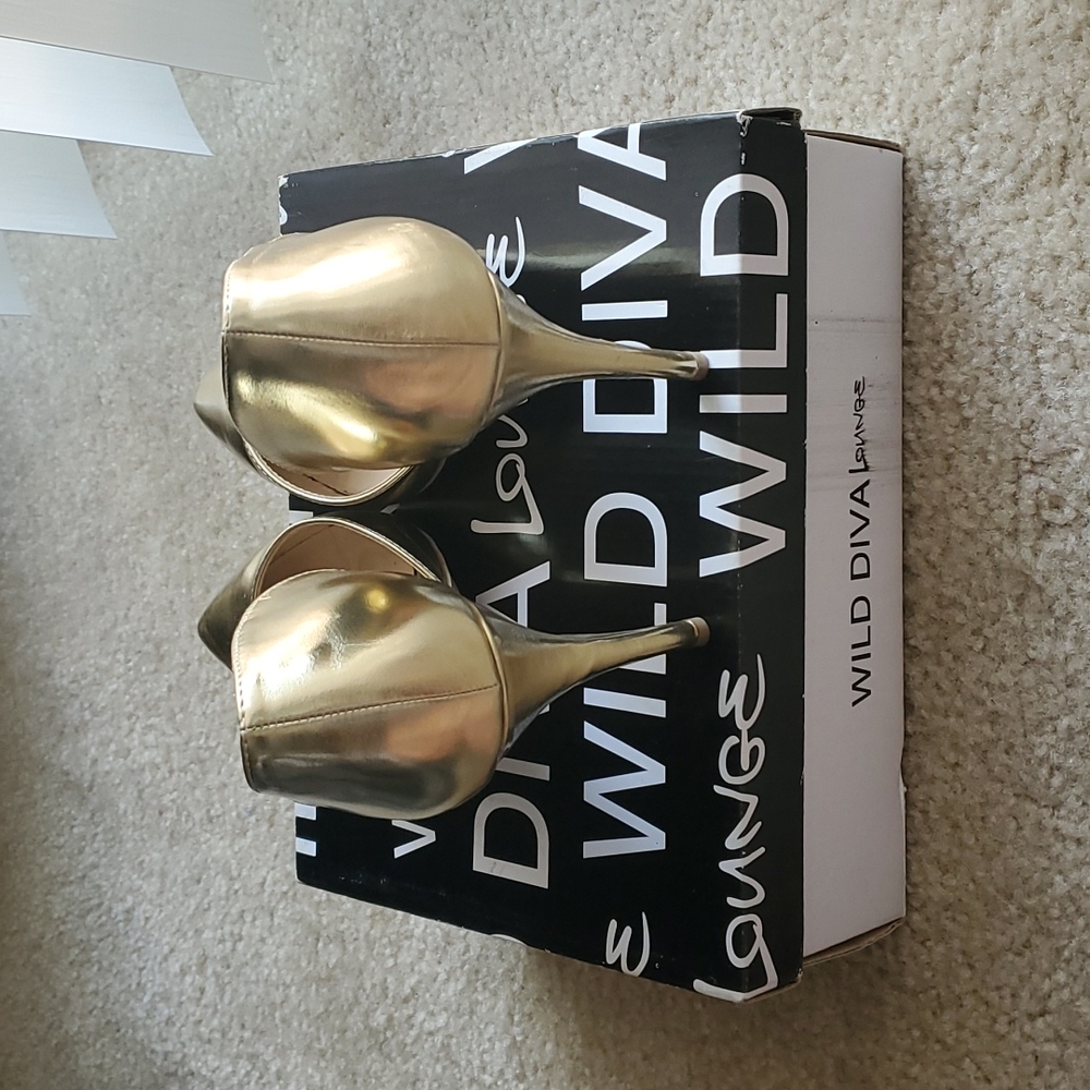 Gold Pumps - Picture 2 of 3